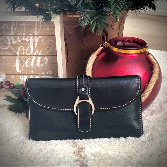 Dooney & Bourke Handbags - Dooney & Bourke Wallet